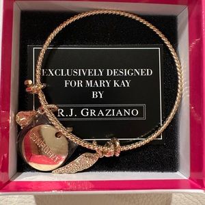New Mary Kay Adjustable Gold Bracelet w/ 3 Charms